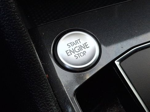 Used 2018 Volkswagen Tiguan SE image 24