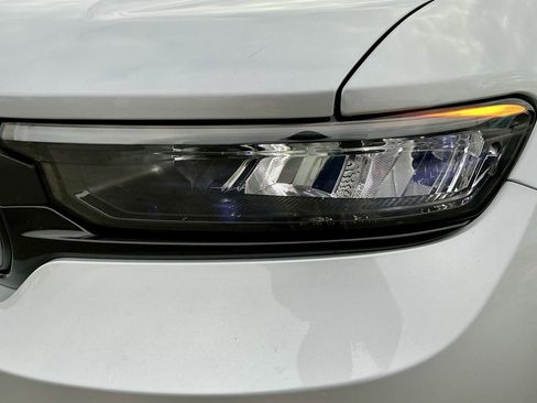 Used 2024 Jeep Grand Cherokee L Altitude image 10