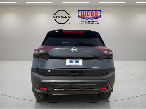 Used 2023 Nissan Rogue SV image 3