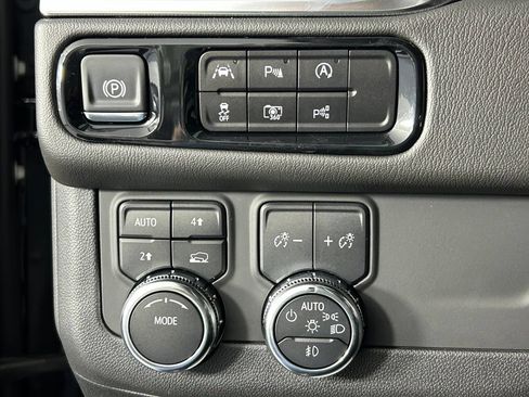 Used 2025 GMC Yukon XL Denali AWD/4WD image 30