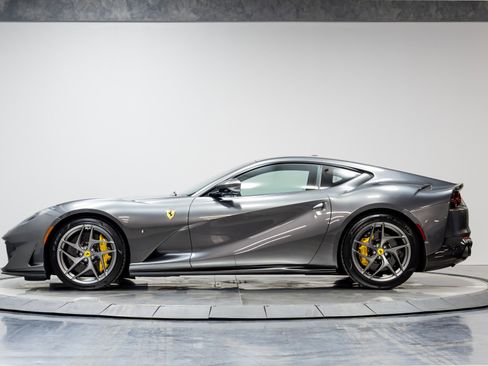 Used 2020 Ferrari 812 Superfast RWD image 31
