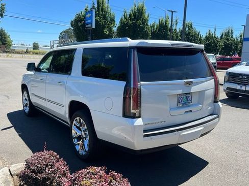 Used 2017 Cadillac Escalade ESV Premium Luxury AWD/4WD image 5