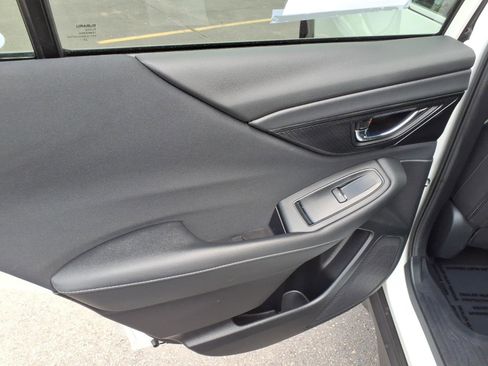 Used 2025 Subaru Outback Premium AWD/4WD image 9