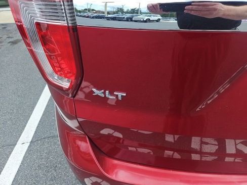 Used 2017 Ford Explorer XLT AWD/4WD image 4
