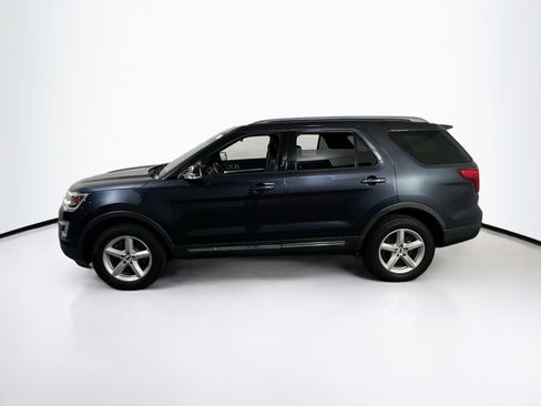 Used 2017 Ford Explorer XLT w/ Equipment Group 202A AWD/4WD image 8