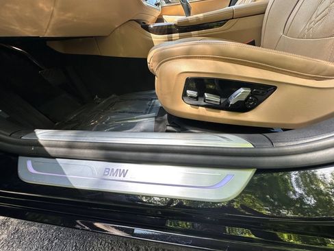 Used 2020 BMW 750i xDrive w/ Executive Package AWD/4WD image 16