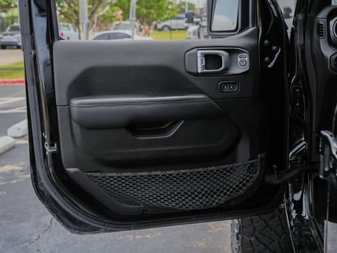 Used 2022 Jeep Wrangler Unlimited Rubicon w/ Trailer Tow Package AWD/4WD image 19
