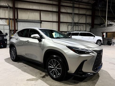 Used 2022 Lexus NX 250 FWD w/ Towing Package (2000 Lbs) image 2