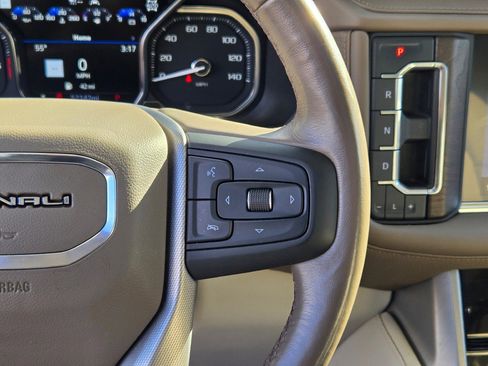 Used 2021 GMC Yukon Denali w/ Denali Premium Package image 34