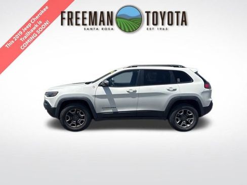 Used 2019 Jeep Cherokee Trailhawk w/ Cold Weather Group AWD/4WD image 1