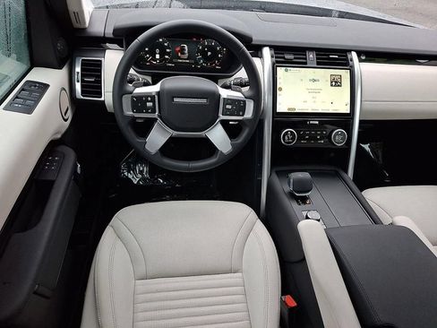 Used 2025 Land Rover Discovery S AWD/4WD image 15