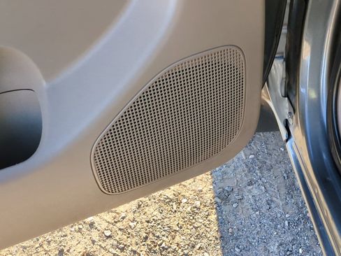 Used 2008 Nissan Frontier SE w/ SE Value Truck Pkg image 12