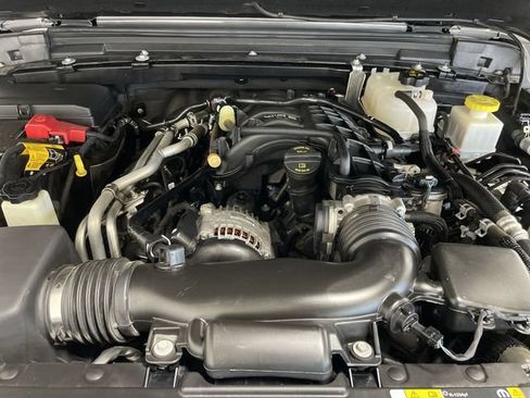 Used 2023 Jeep Gladiator Sport AWD/4WD image 28