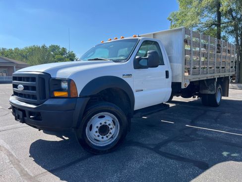 Used 2006 Ford F450 2WD Regular Cab Super Duty image 2