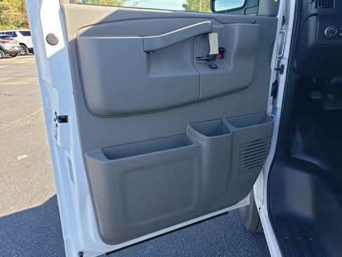 New 2025 Chevrolet Express 2500 Full-size Cargo Van w/ Driver Convenience Package image 13