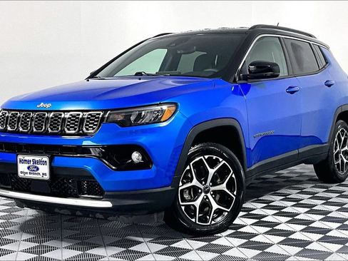 Used 2025 Jeep Compass Limited AWD/4WD image 2