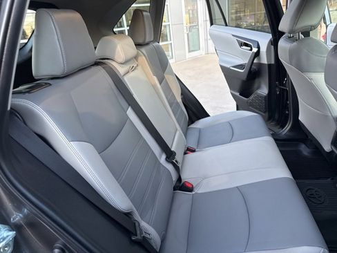 Used 2023 Toyota RAV4 XLE Premium image 31