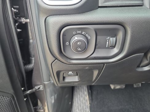 New 2026 RAM 1500 Express AWD/4WD image 23