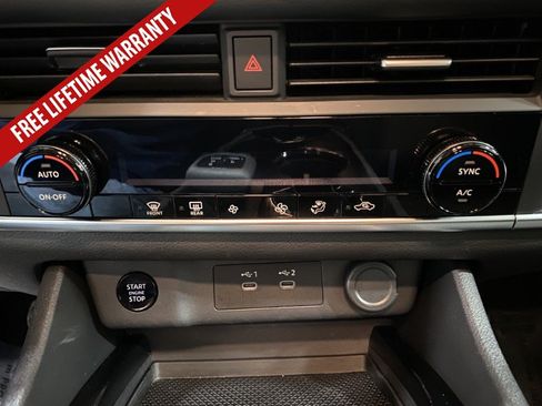 Used 2025 Nissan Rogue SV AWD/4WD image 34