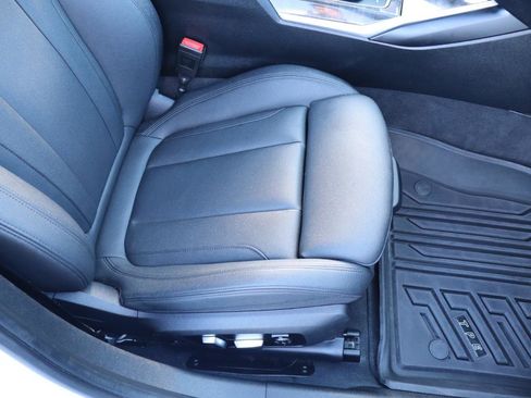 Used 2019 BMW 330i Sedan w/ M Sport Package RWD image 38