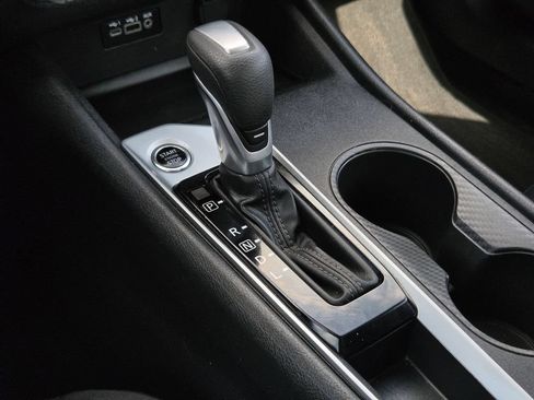 Used 2025 Nissan Altima 2.5 SV FWD image 18