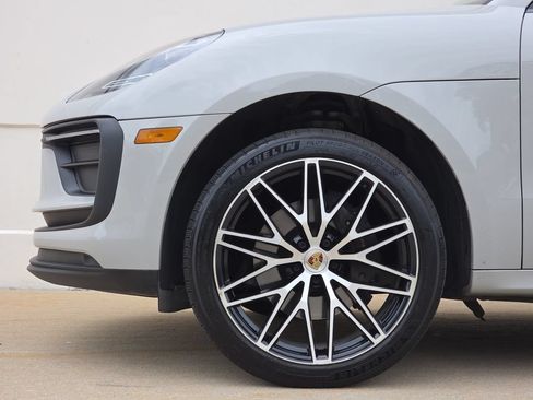 Used 2024 Porsche Macan AWD/4WD image 40