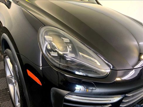 Used 2015 Porsche Cayenne Turbo image 12