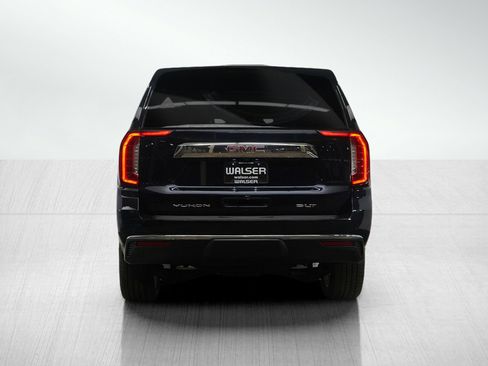 Used 2023 GMC Yukon XL SLT image 4