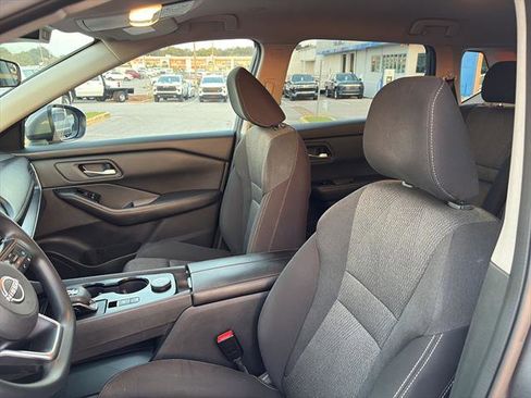 Used 2024 Nissan Rogue SV image 14