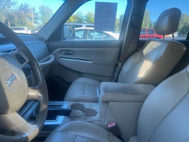 Used 2010 Jeep Liberty Limited w/ Tire & Wheel Group AWD/4WD image 2