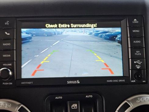 Used 2015 Jeep Wrangler Unlimited Rubicon w/ Connectivity Group image 13