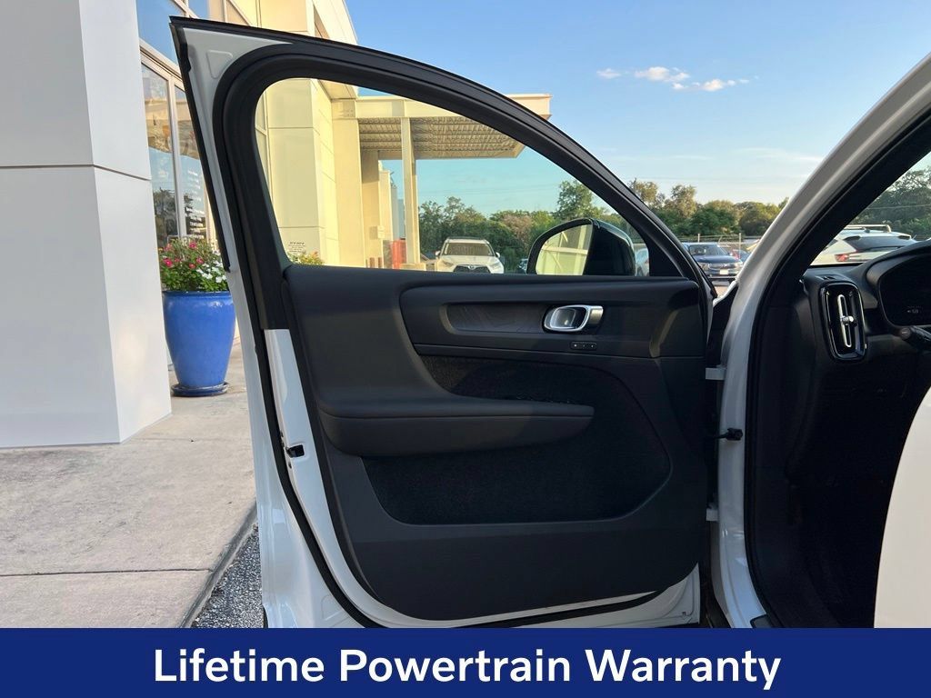 Certified 2023 Volvo C40 P8 Recharge Plus AWD/4WD image 10