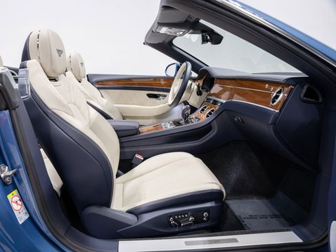 Used 2024 Bentley Continental GT V8 AWD/4WD image 72