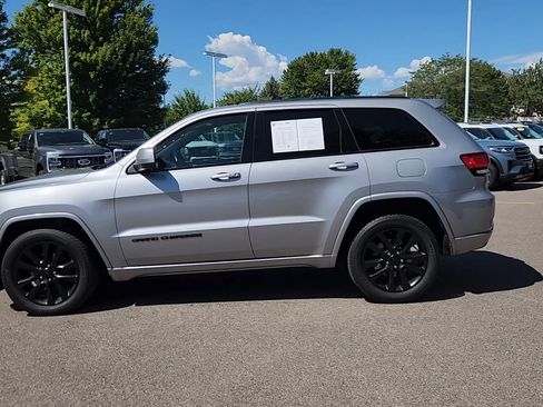 Used 2019 Jeep Grand Cherokee Altitude AWD/4WD image 21