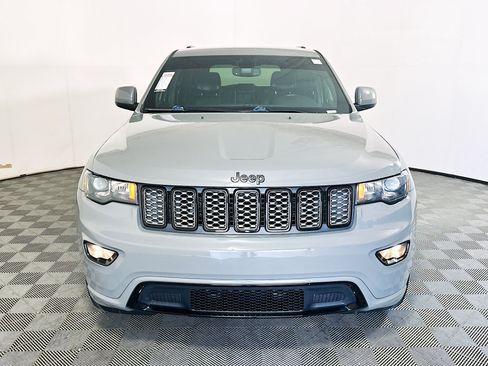 Used 2020 Jeep Grand Cherokee Altitude RWD image 8