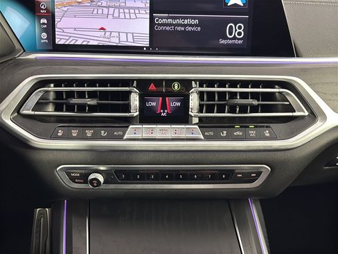 Used 2021 BMW X7 xDrive40i w/ M Sport Package AWD/4WD image 22