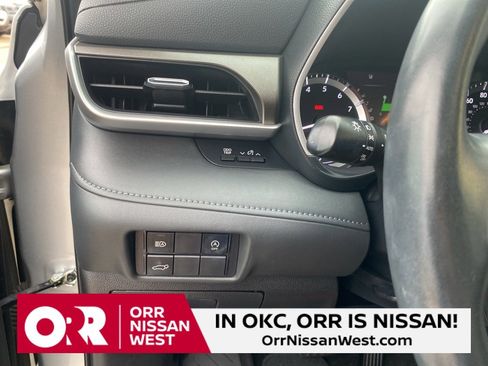 Used 2023 Toyota Highlander XLE image 29