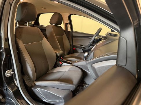 Used 2014 Ford Focus SE FWD image 22