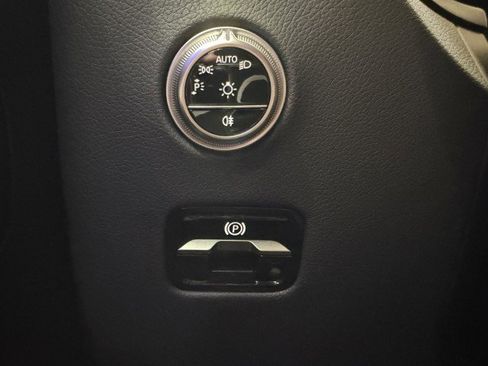 Used 2025 Mercedes-Benz GLC 300 image 21