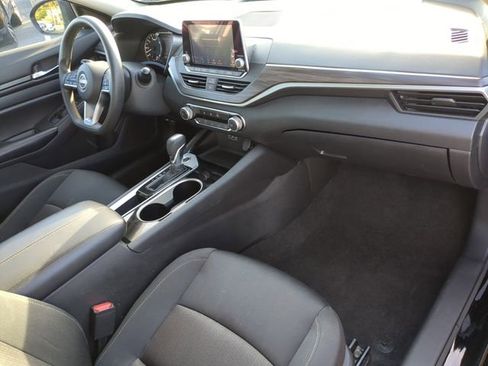 Used 2024 Nissan Altima 2.5 SV image 14