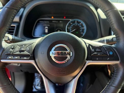 Certified 2020 Nissan Leaf SV w/ SV Technology Package FWD image 30