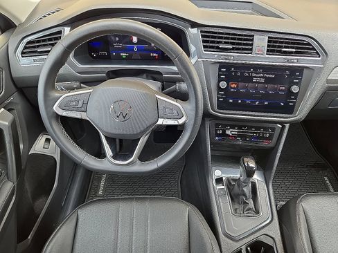 Used 2022 Volkswagen Tiguan SE FWD image 18