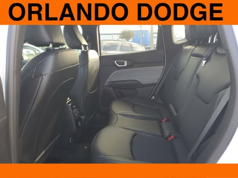 New 2026 Jeep Compass Latitude image 9