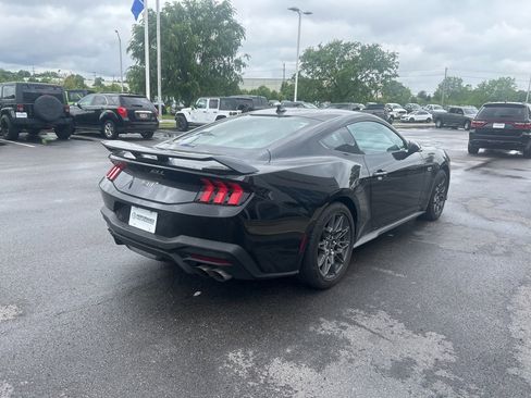 Used 2025 Ford Mustang GT w/ GT Performance Package RWD image 3
