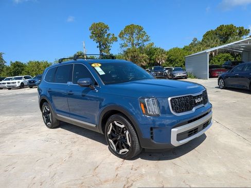 Used 2024 Kia Telluride EX w/ EX Captain's Chair Package AWD/4WD image 2