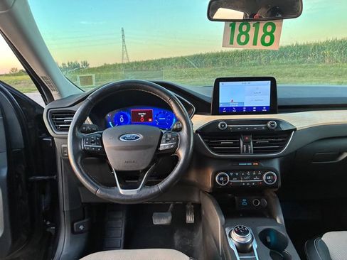 Used 2021 Ford Escape Titanium w/ Titanium Elite Package AWD/4WD image 10