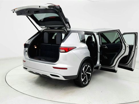 Used 2024 Mitsubishi Outlander FWD image 11