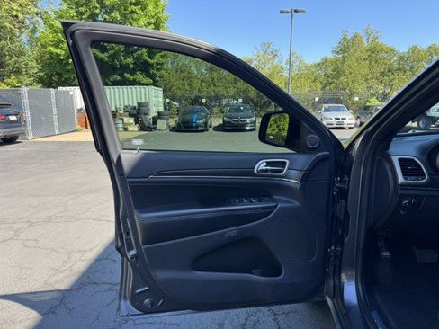 Used 2017 Jeep Grand Cherokee Limited AWD/4WD image 19