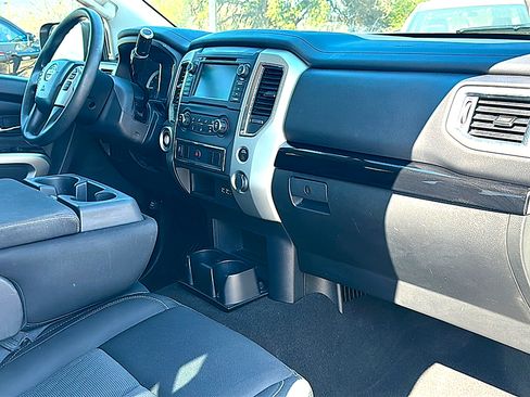 Used 2019 Nissan Titan SV image 22