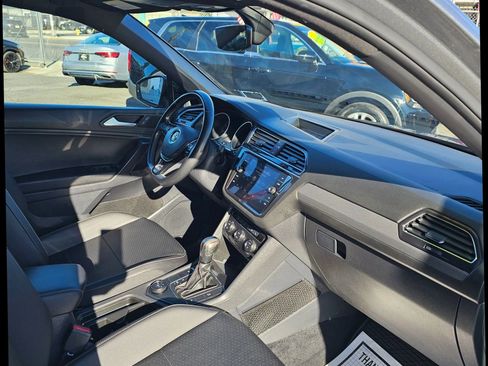 Used 2021 Volkswagen Tiguan SE R-Line image 9